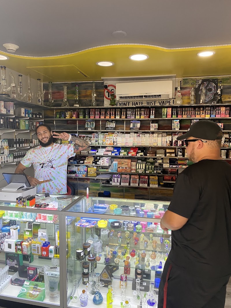 7 Mile Vape Hut — Vape Shop in Camana Bay, Grand Cayman photo 2