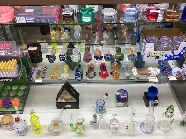 7 Mile Vape Hut — Vape Shop in Camana Bay, Grand Cayman photo 3