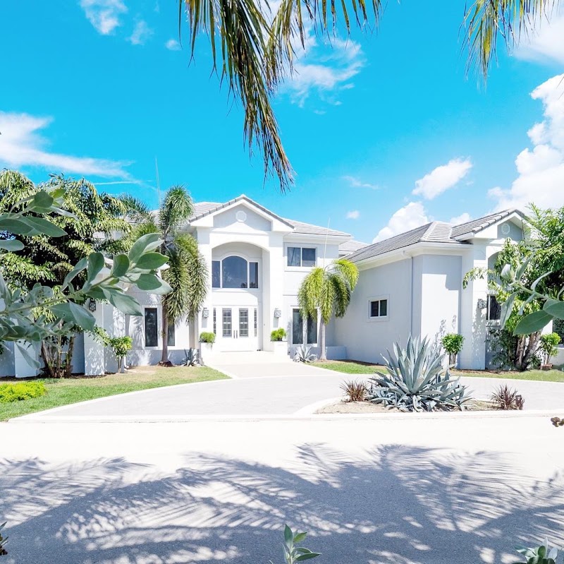 Berkshire Hathaway HomeServices Cayman Islands — Real Estate Agency in Seven Mile Beach, Grand Cayman photo 2