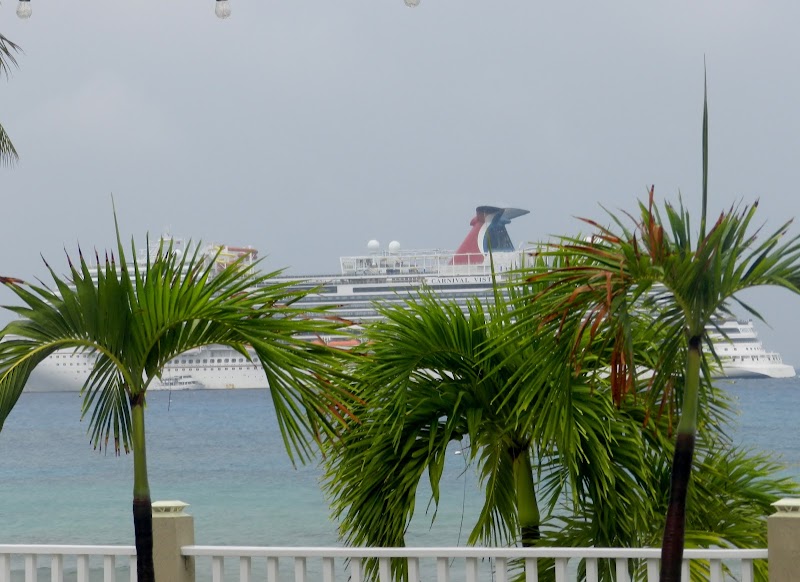 Coral Sands — Resort in George Town, Grand Cayman