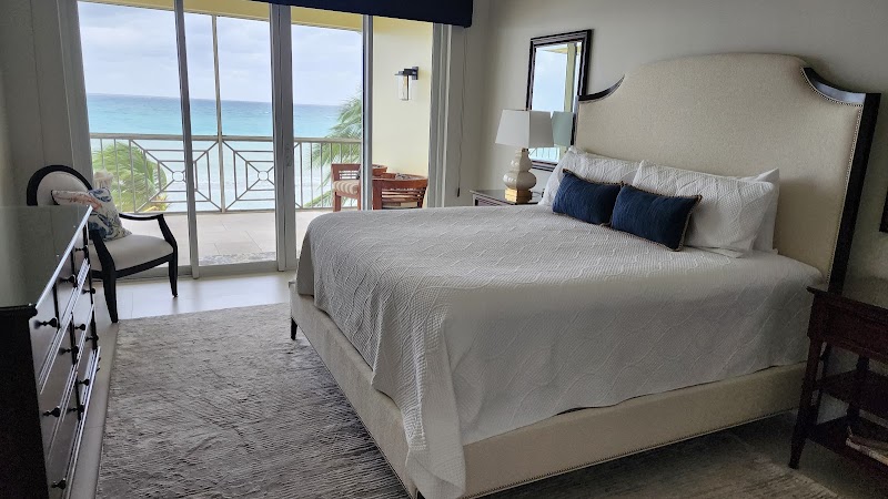 Crescent Point Resort — Resort Hotel in Seven Mile Beach, Grand Cayman photo 2