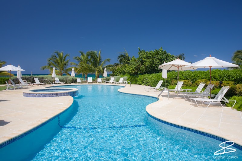 Crescent Point Resort — Resort Hotel in Seven Mile Beach, Grand Cayman photo 3