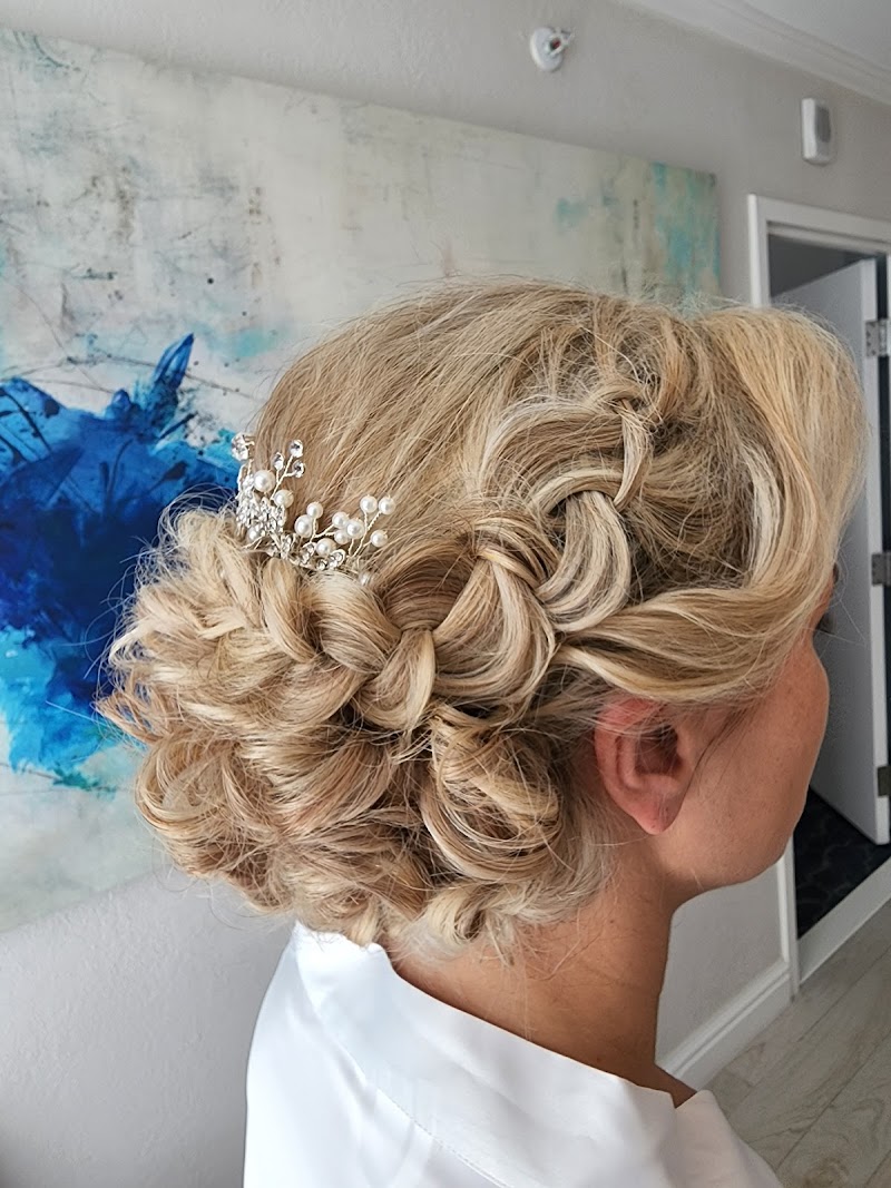 Flourish Hair Studio — Hair Salon in George Town, Grand Cayman photo 2