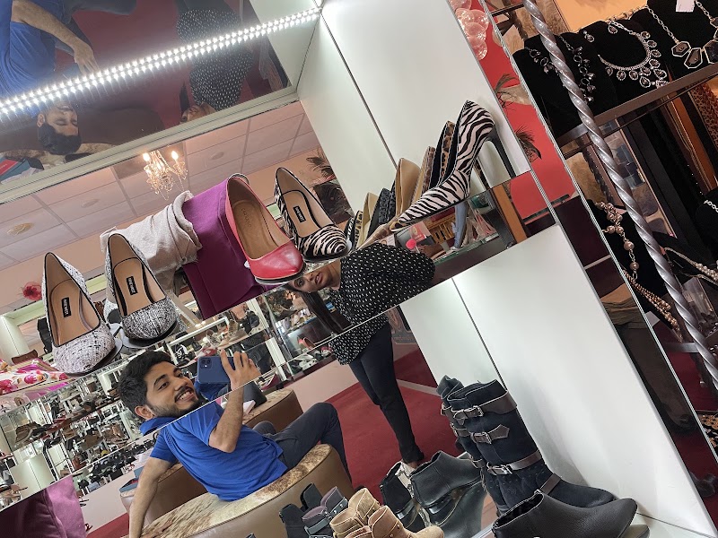Le Classique Shoe & Leather Boutique — Shoe Store in Seven Mile Beach, Grand Cayman photo 3