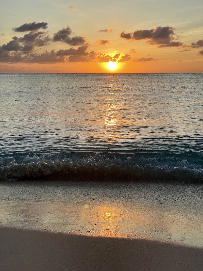 Plantana Condominiums — Beachfront Condos in Seven Mile Beach, Grand Cayman photo 3