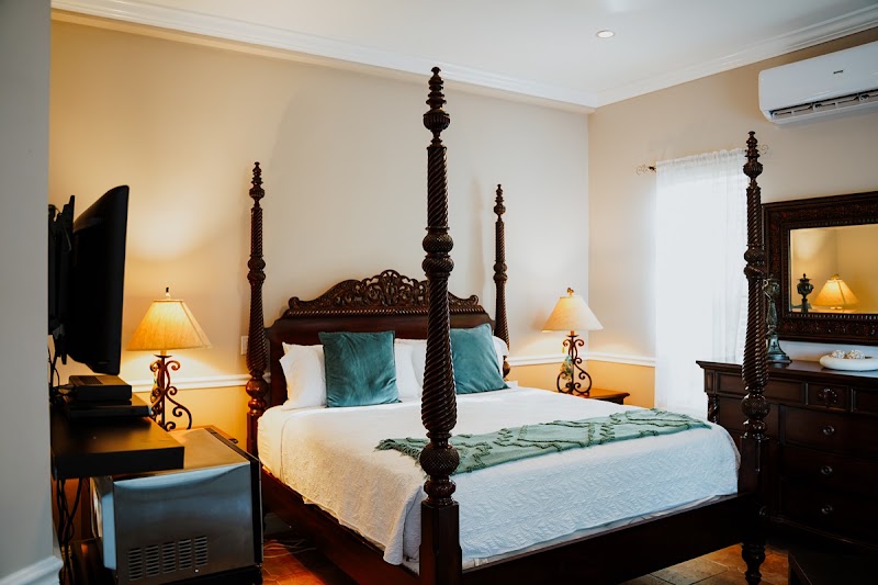 Shangri-La Bed & Breakfast — Bed & Breakfast in West Bay, Grand Cayman photo 2