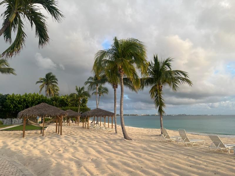 Silver Sands Condominiums — Beachfront Condos in Seven Mile Beach, Grand Cayman photo 2