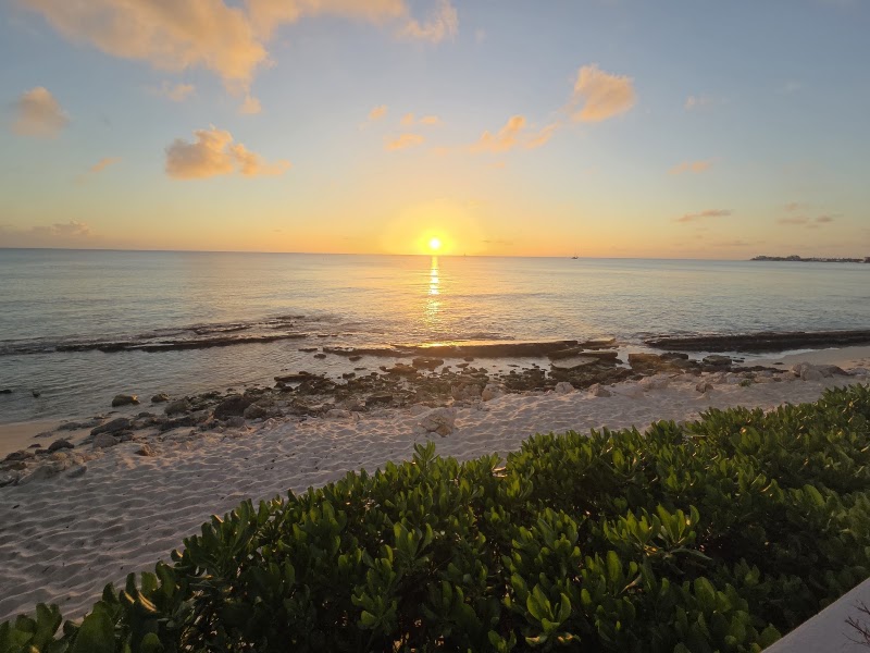 The Discovery Point Club — Condo Resort in Seven Mile Beach, Grand Cayman photo 2
