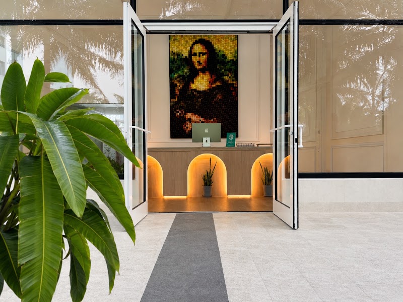 The Grove — Vacation Accommodation in Seven Mile Beach, Grand Cayman