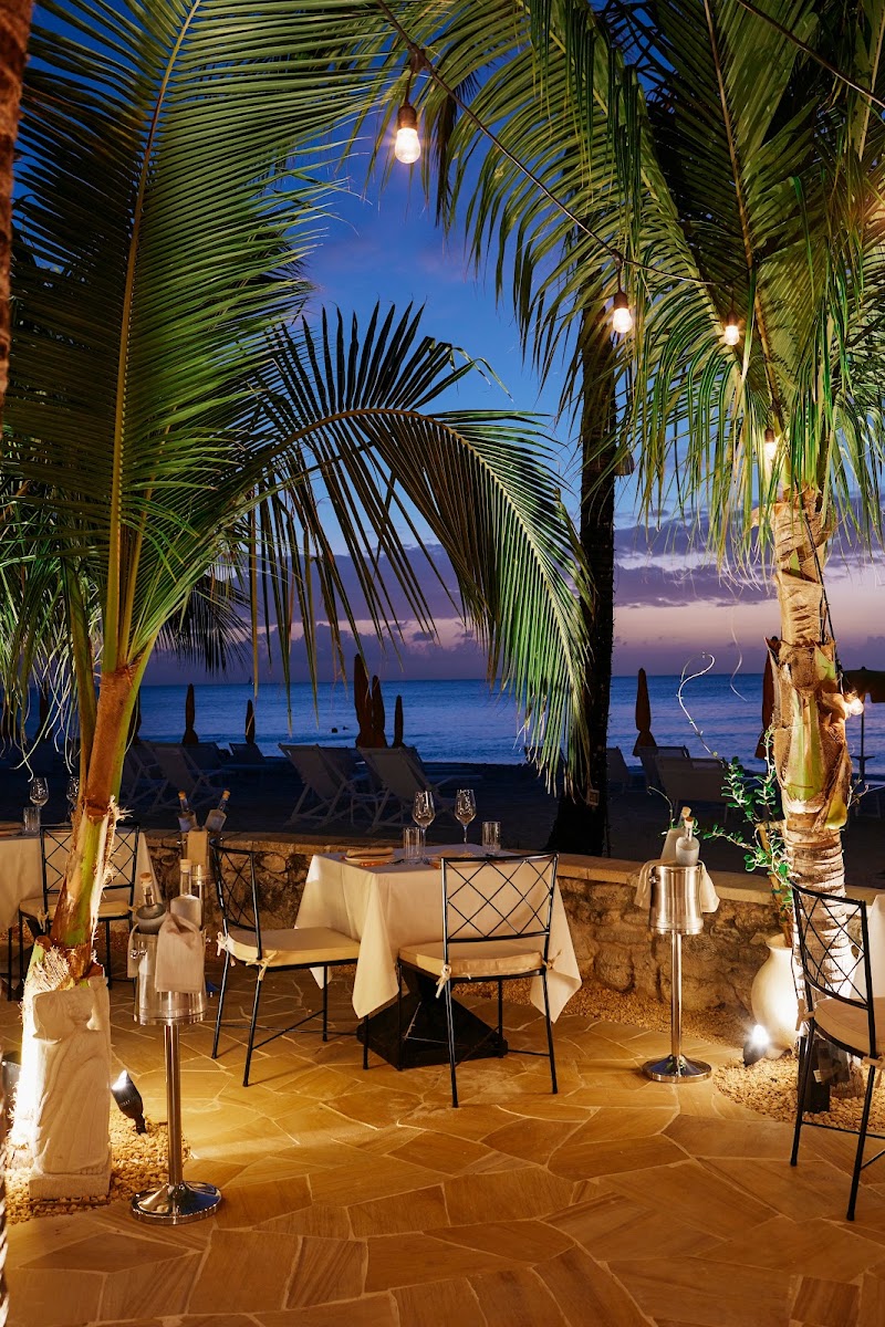 Tillie's — Beachfront in Seven Mile Beach, Grand Cayman photo 3