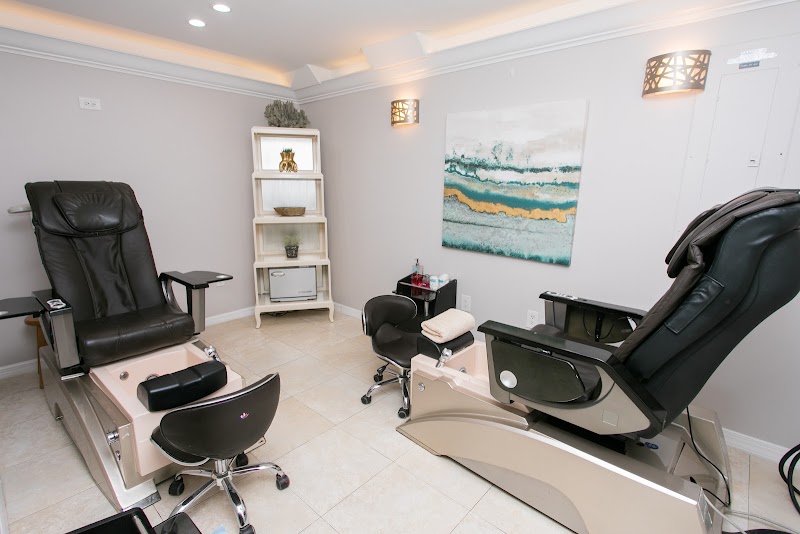 Tips 'N' Toes — Nail Spa in George Town, Grand Cayman photo 2