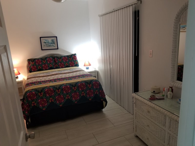Turtle Nest Inn — Hotel in Bodden Town, Grand Cayman photo 2